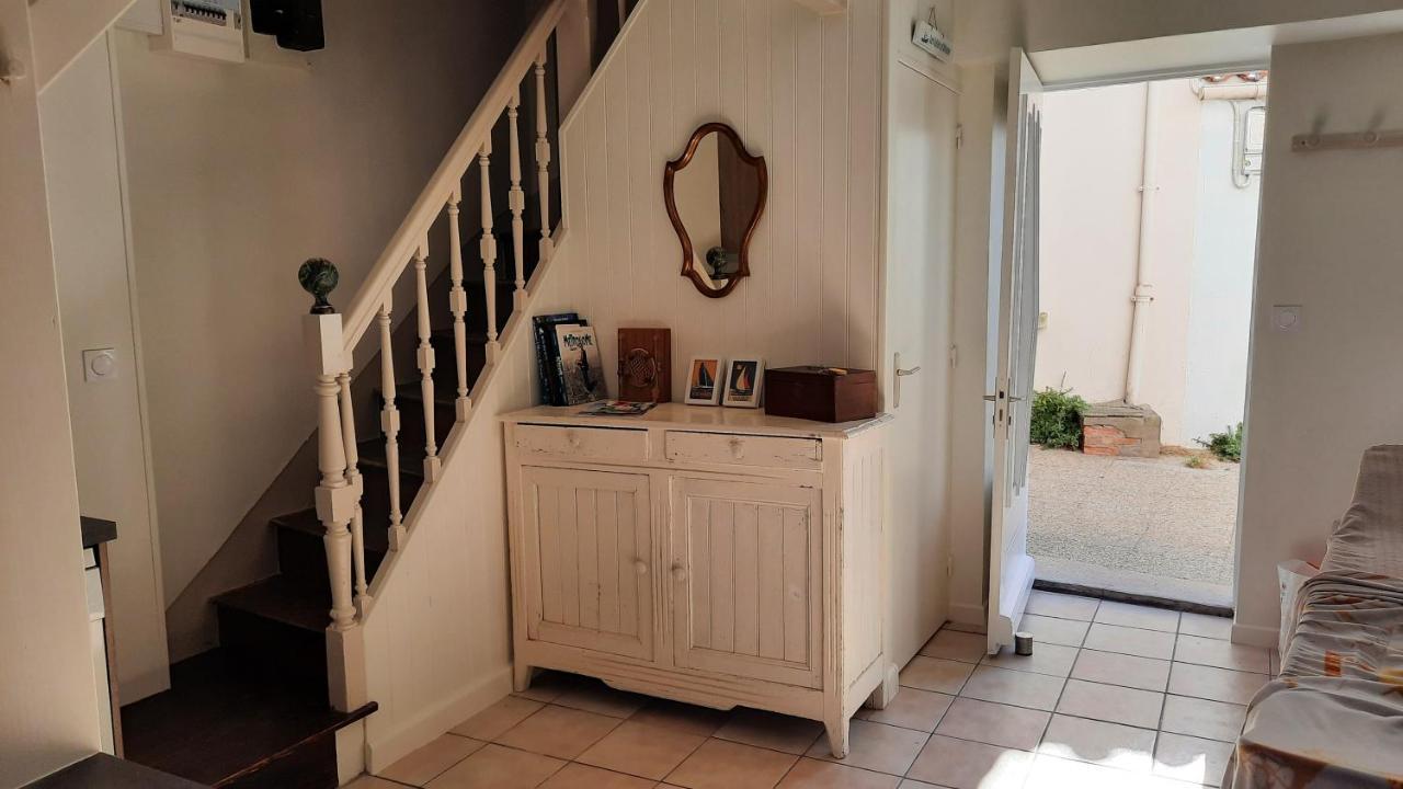 Maison De Pecheur Renovee Avec Cour Proche Du Port Ле-Сабль-д'Олонн Екстер'єр фото