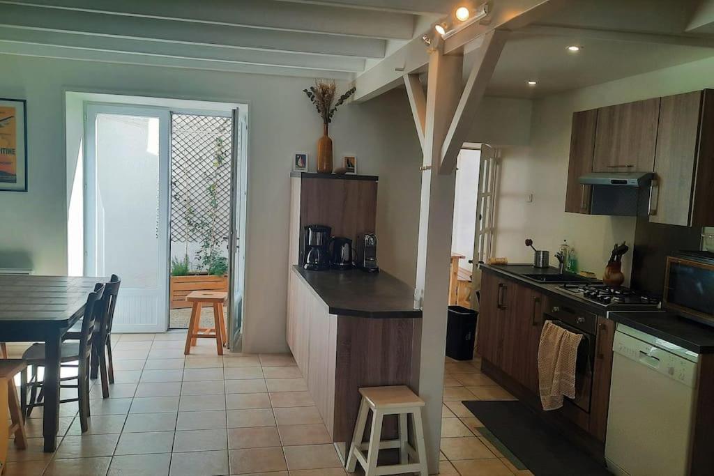 Maison De Pecheur Renovee Avec Cour Proche Du Port Ле-Сабль-д'Олонн Екстер'єр фото
